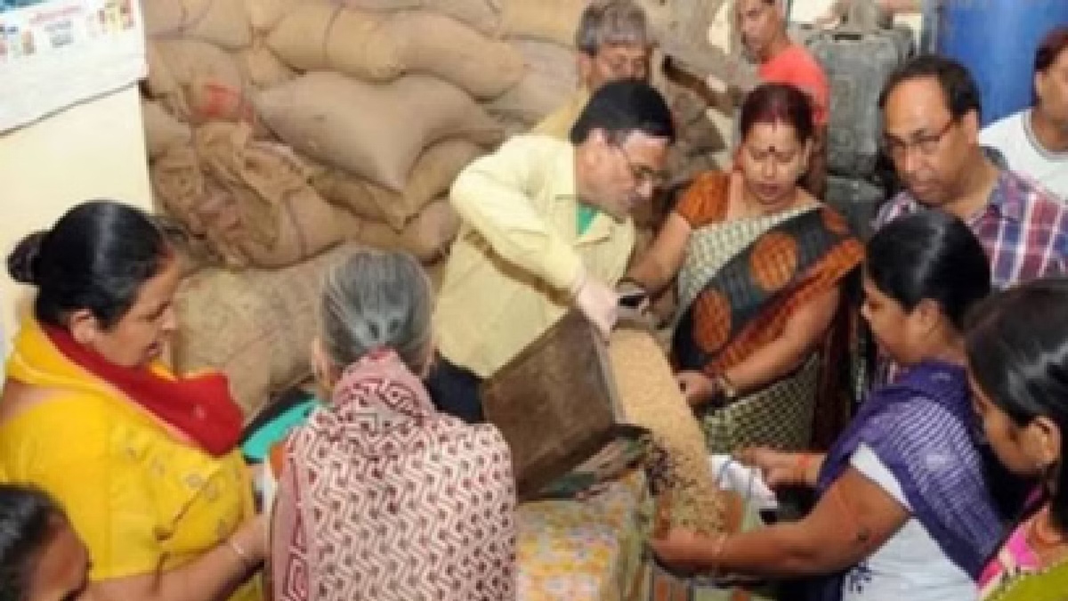In Chhattisgarh, 2.73 crore people receive food security under the PDS scheme, with e-KYC completed for 85% of beneficiaries.