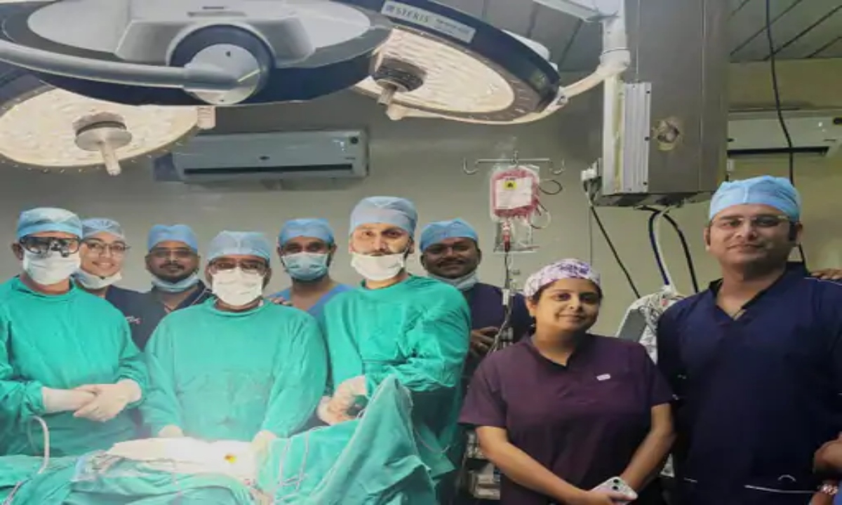 Rare mediastinal germ cell tumor successfully treated at Mekahara.