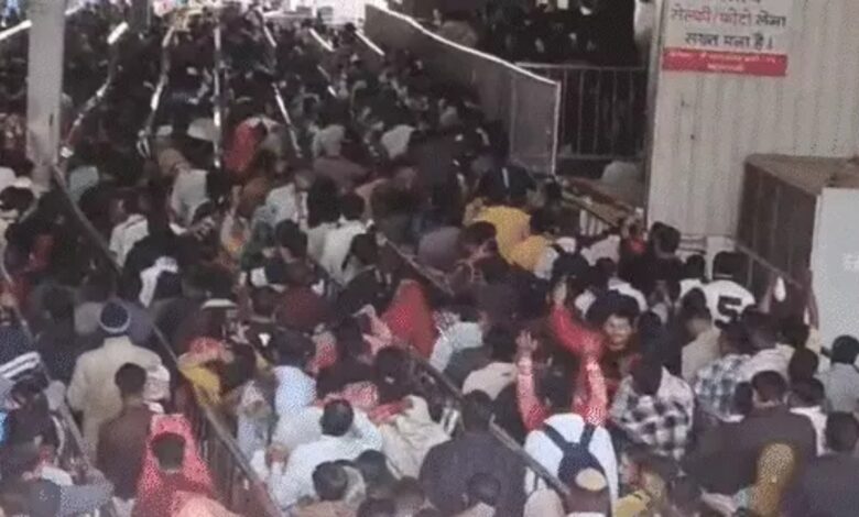 On New Year's Day, religious and tourist sites across the country witnessed a massive influx of devotees and tourists.