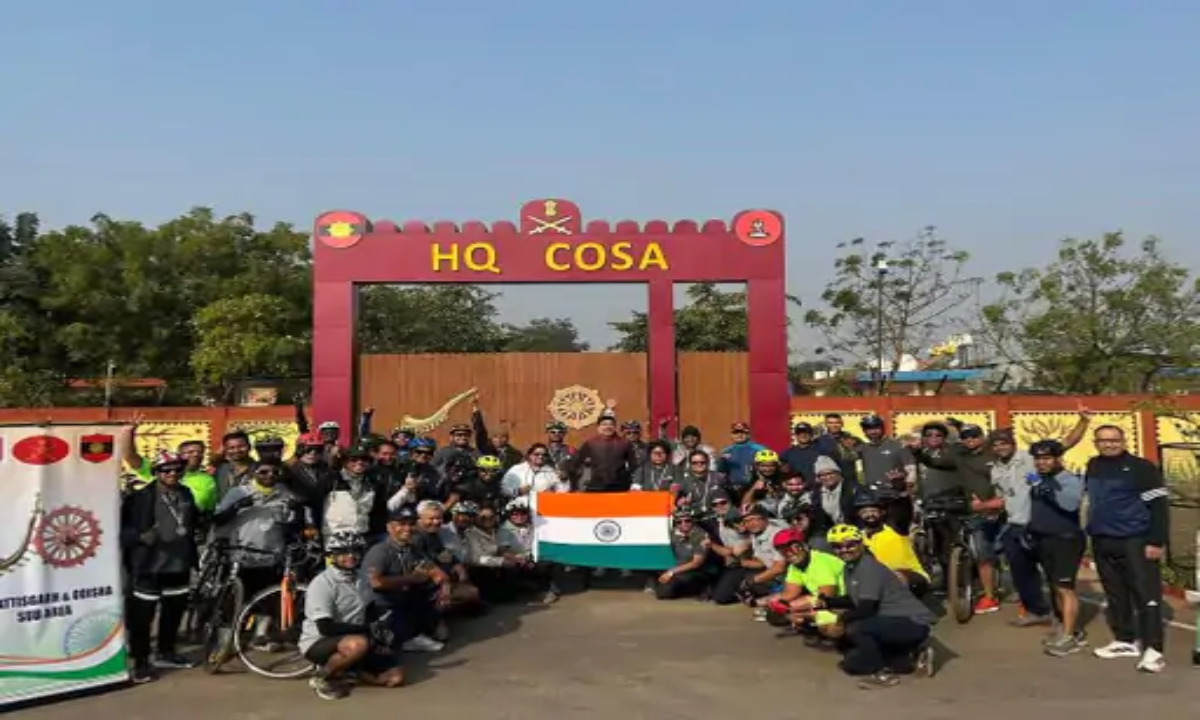 Cycle rally in Raipur on Vijay Diwas: Army and citizens together spread the message of patriotism.