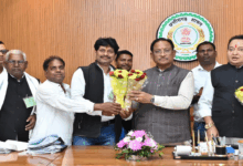 Officials of the Satnam sect paid a courtesy visit to the Chief Minister.