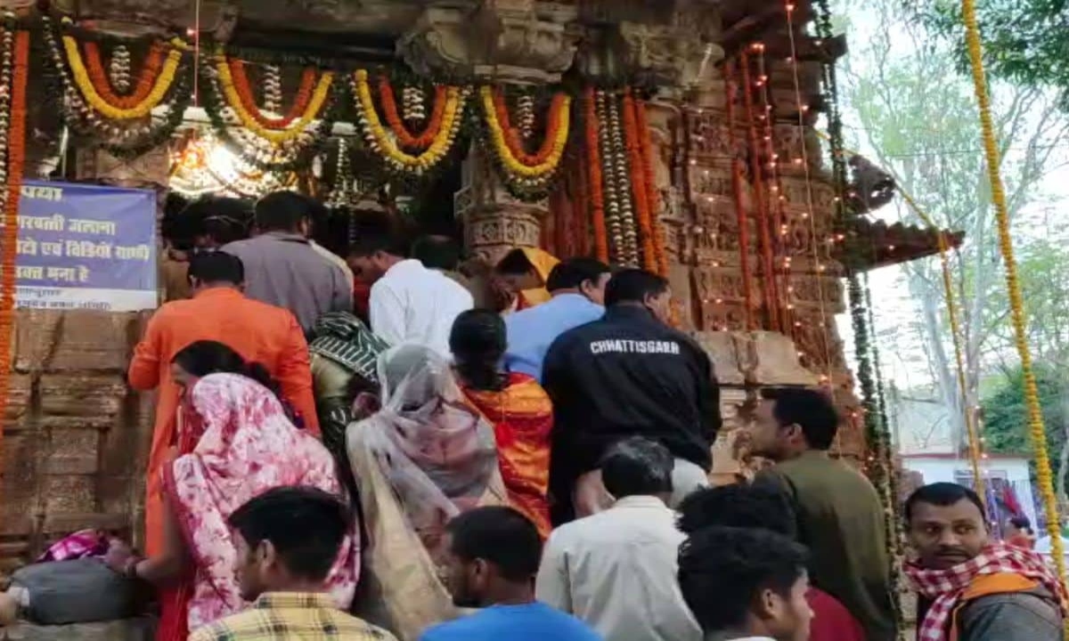Temples in Chhattisgarh are witnessing a huge rush of devotees.