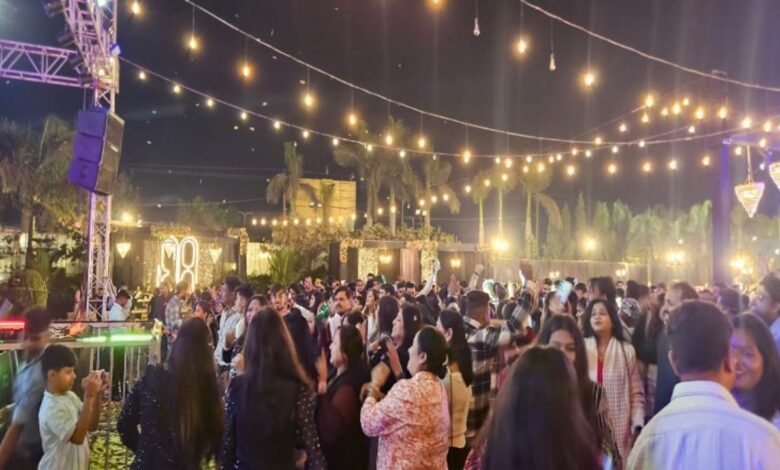 New Year celebrations: DJs continued playing in Chhattisgarh even after 10:30 PM, people danced in hotels and clubs, and one person died in an accident.