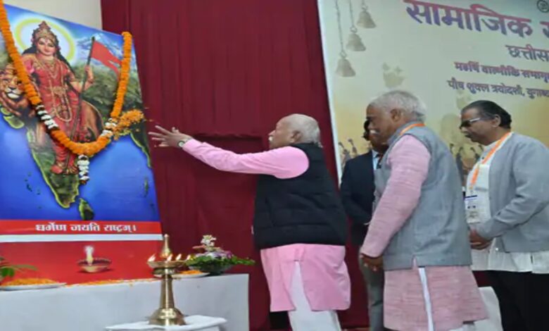 RSS chief holds secret meeting with community leaders.