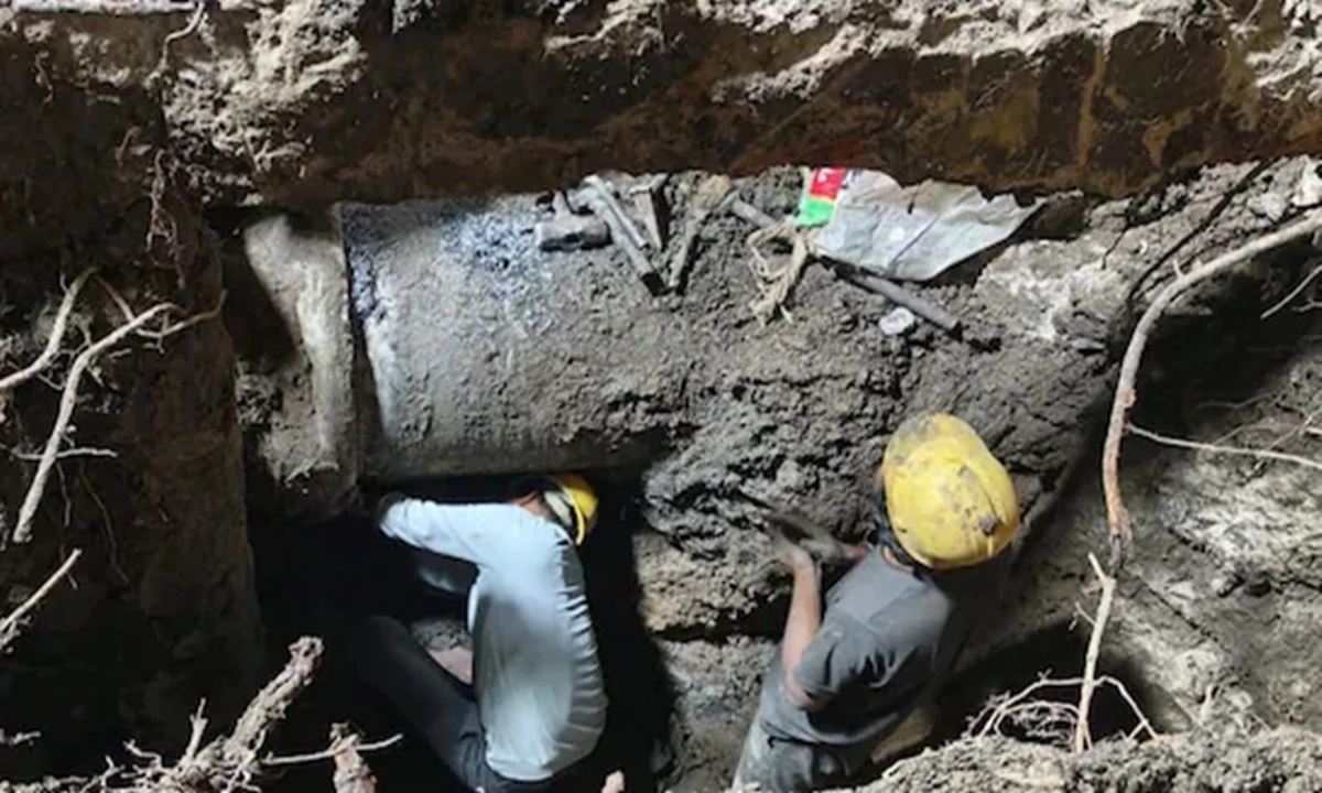 15th death due to contaminated water in Indore: Sewage leaked into the pipeline, NHRC seeks report.