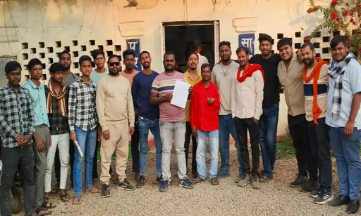 A case of religious conversion under the pretext of a New Year's feast has been reported, and a case has been registered against the pastor.