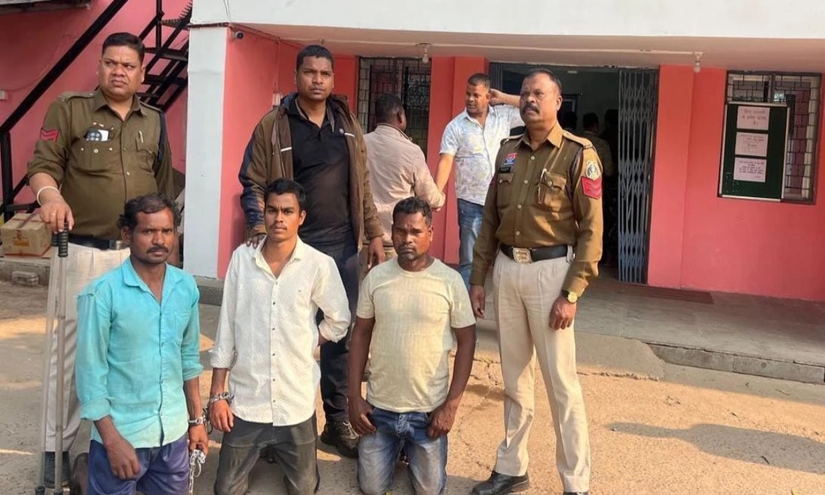 Tamnar violence: 5 accused arrested for tearing a female constable's uniform and looting.