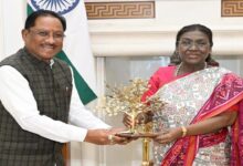 Chief Minister Sai paid a courtesy visit to President Draupadi Murmu and invited her to 'Bastar Pandum 2026'.