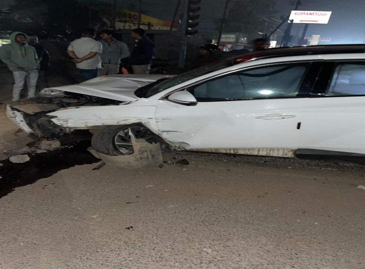 Speeding terror on the streets of Raipur: A young man in a car hit a motorcyclist, leaving the two-wheeler rider seriously injured.