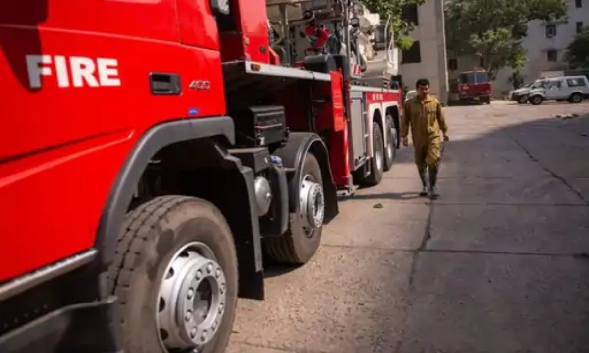 A fire broke out in a DMRC staff quarters building in the capital, killing a husband, wife, and their daughter.
