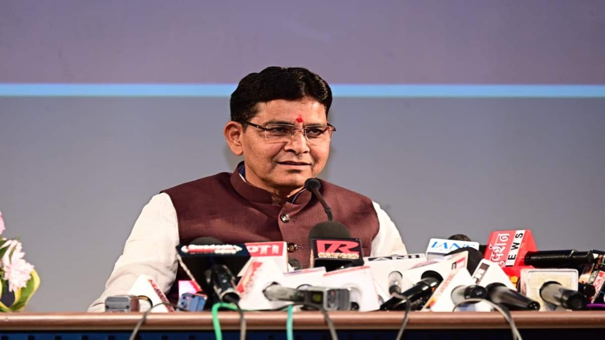 The minister highlighted the achievements of the revenue and education departments.