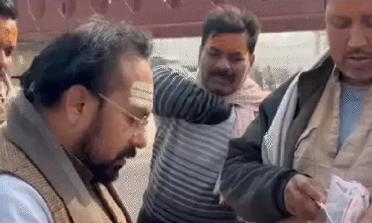 Controversy erupts over Aadhaar verification at Haridwar ghats: Political and social conflict over the identification of non-Hindus.