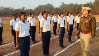 The first general parade of newly recruited constables was held in Dhamtari, where the SP delivered a message of discipline and dedication to duty.