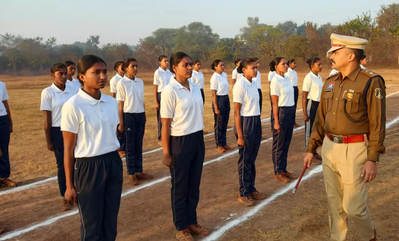 The first general parade of newly recruited constables was held in Dhamtari, where the SP delivered a message of discipline and dedication to duty.