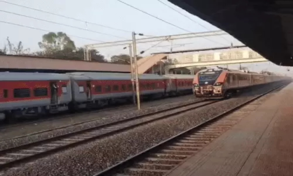 Vande Bharat Sleeper, PM Modi, Guwahati Kolkata train, Ashwini Vaishnaw, Indian Railways 2026, Amrit Bharat Express, AI in Railways, Technology Innovation Portal, Startups collaboration, Sleeper AC fares, Rail safety features, Long-distance train, Third AC, Second AC, First AC, Train inauguration,