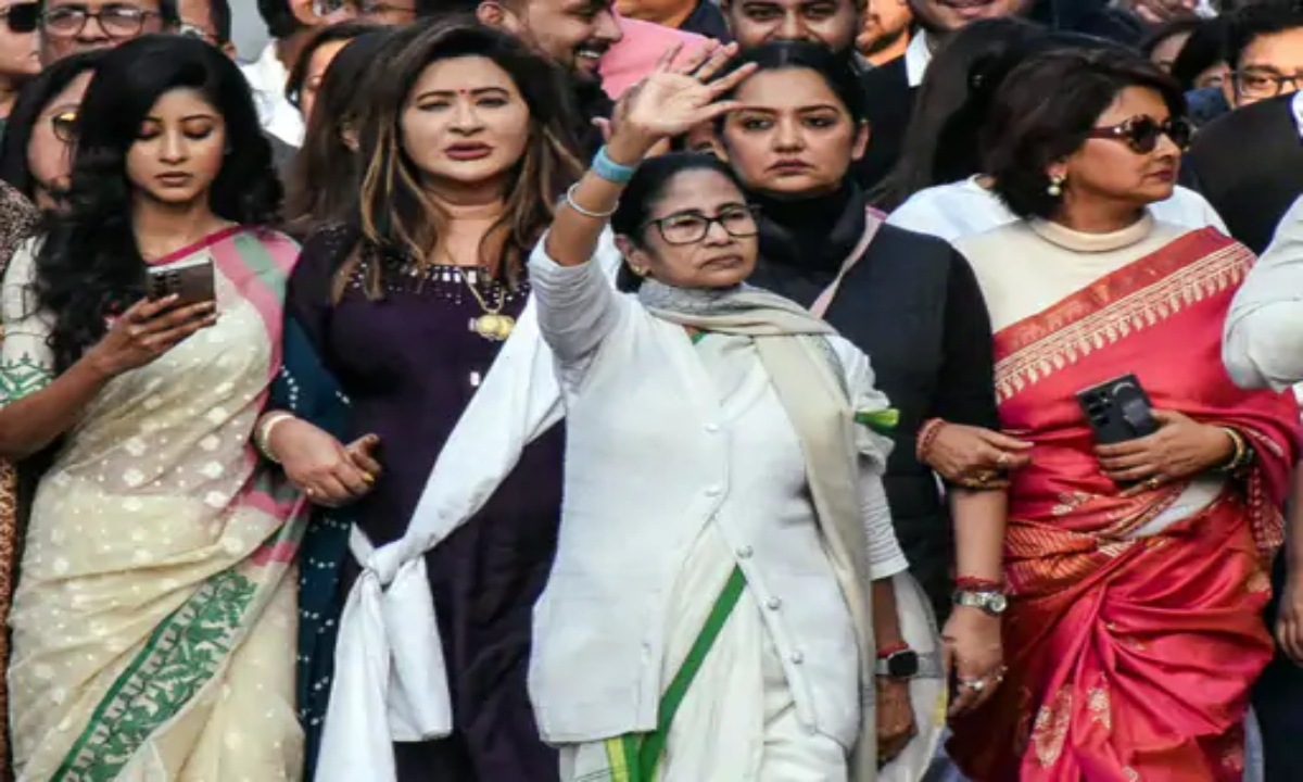 Bengal, Leader of Opposition, Suvendu Adhikari, Chief Minister, Mamata Banerjee, legal notice, 72 hours, evidence, defamation, coal smuggling, Amit Shah, I-PAC, ED, FIR, High Court, Kolkata, pen drive, election campaign, forensic investigation, digital evidence, panch witness,