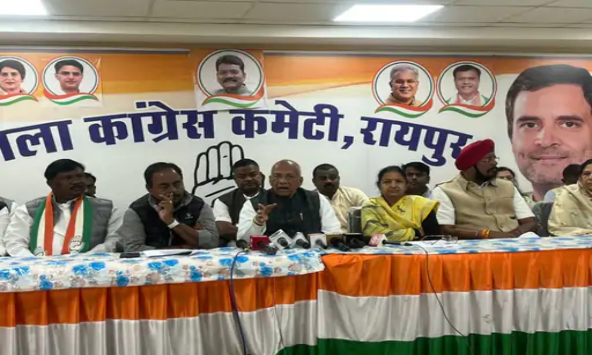 The Congress party will hold a fast beneath Mahatma Gandhi's statue and stage a day-long protest as part of the 'Save MNREGA' movement.