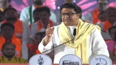 राज ठाकरे का वार: यूपी-बिहार वालों को महाराष्ट्र में हिंदी थोपने पर चेतावनी, उद्धव ने भाजपा पर साधा निशाना