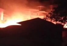 Massive fire in Arki market of Solan: 8 people missing, a child burned alive, 6 houses gutted.