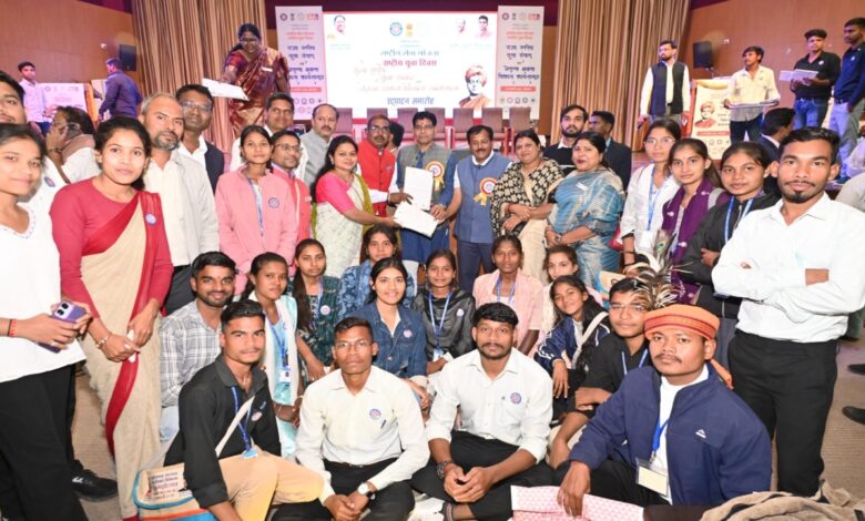 Eight young people and one organization from the state received the Chhattisgarh Youth Ratna Award.