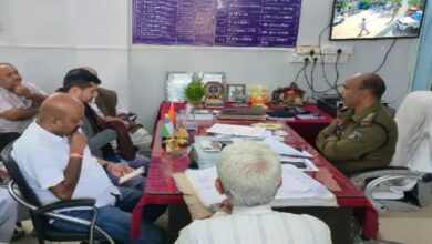 Jewelry traders alleged that the BJP district president of Dantewada called them to his house and assaulted them.