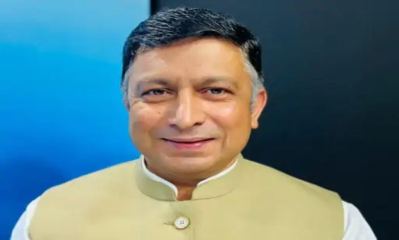 Vikas Tiwari has been removed from the post of Member of Parliament's representative.