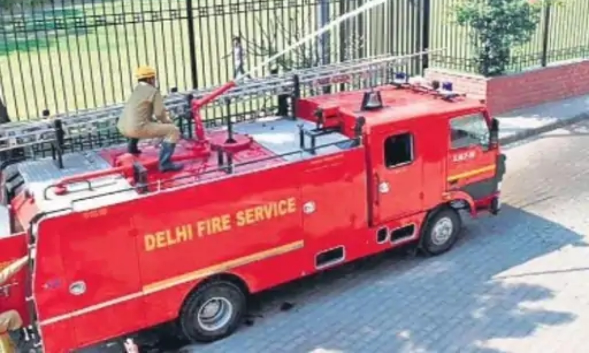 A fire broke out at the MP's residence; fire fighting team engaged in rescue operation.