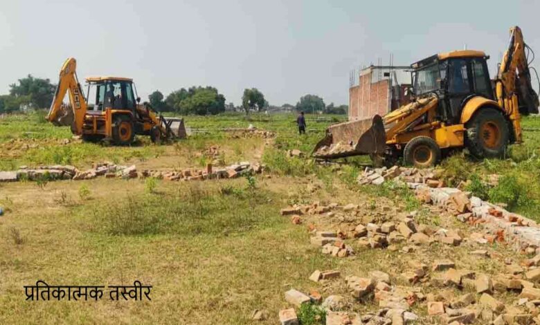 Bulldozers demolished illegal constructions on seven acres of land, destroying roads that had been built and blocking access routes.