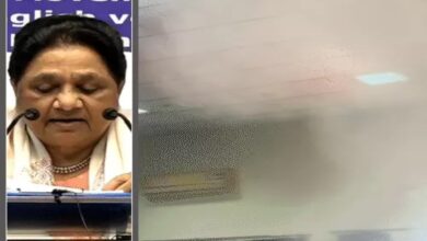 A short circuit occurred during Mayawati's press conference, causing chaos in the hall.