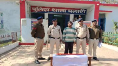 Bloodshed over 6 inches of land: Nephew slits uncle's throat with an axe, arrested.