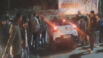 A speeding car crashed into a shop in Raipur; passersby beat up the driver and handed him over to the police.