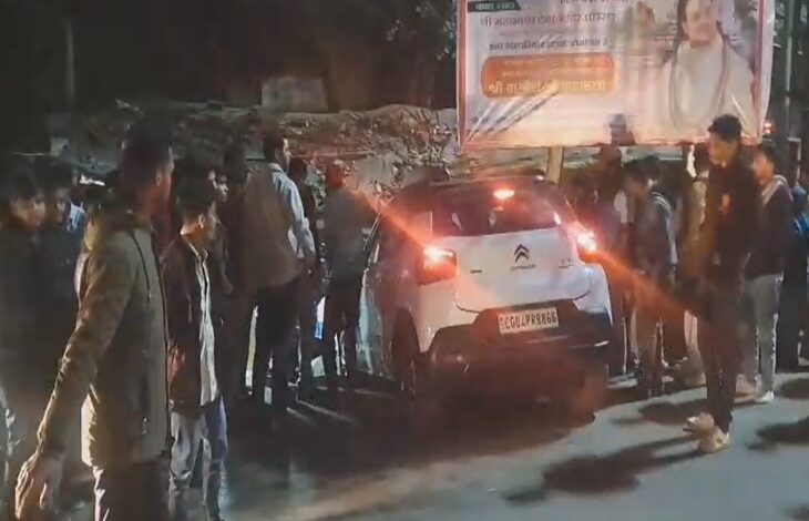 A speeding car crashed into a shop in Raipur; passersby beat up the driver and handed him over to the police.