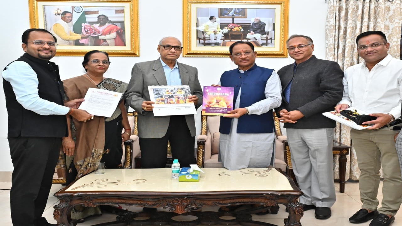 Former Governor Ramesh Bais paid a courtesy visit to CM Sai.