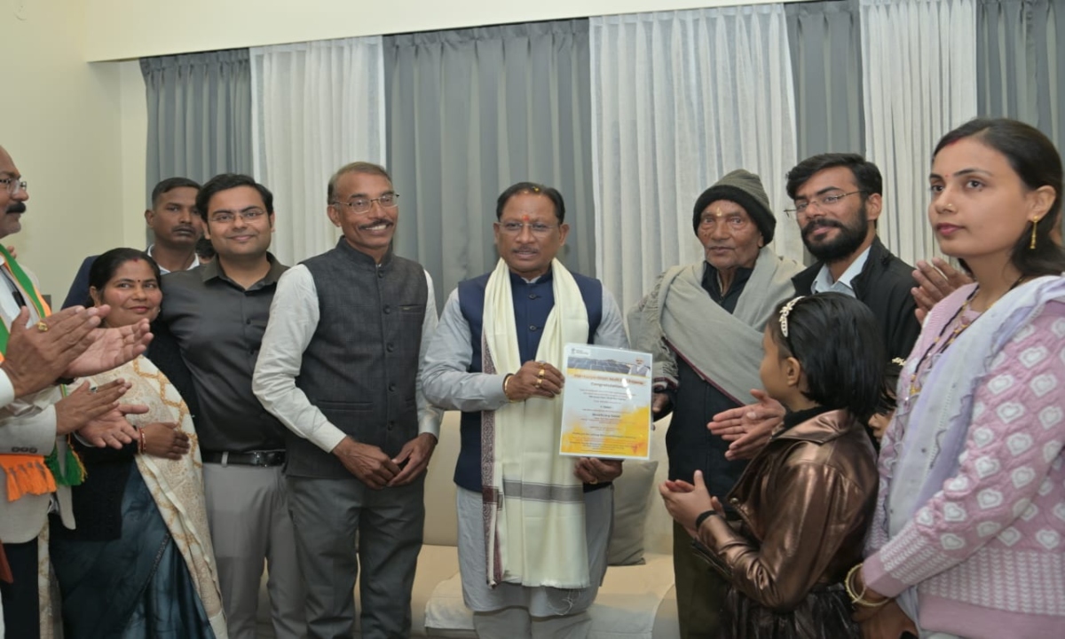 Chief Minister Sai inspected the solar system installed under the PM Suryaghar Free Electricity Scheme.