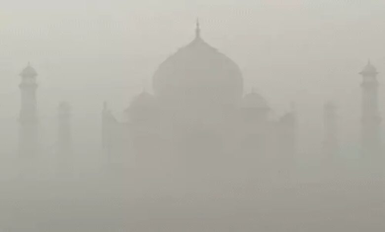 The temperature in Sonamarg dropped to minus 8.9°C, snowfall occurred in Himachal Pradesh; hailstones fell in Aligarh, Uttar Pradesh, and inclement weather is expected in 9 states.