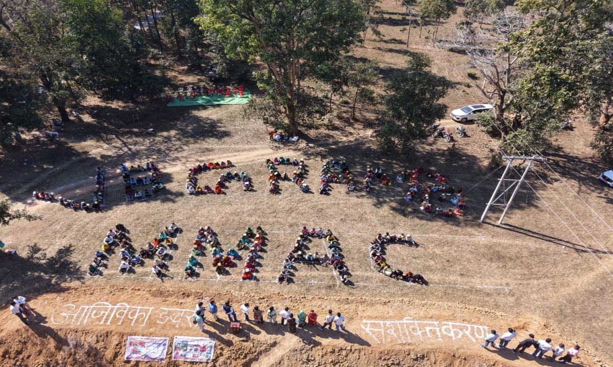 In Karmari, villagers formed a human chain to convey the message of 'Self-reliant village – Developed India'.