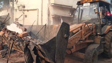 बच्ची से रेप के आरोपी का घर जमींदोज, अलसुबह पहुंची निगम टीम ने चलाया बुलडोजर