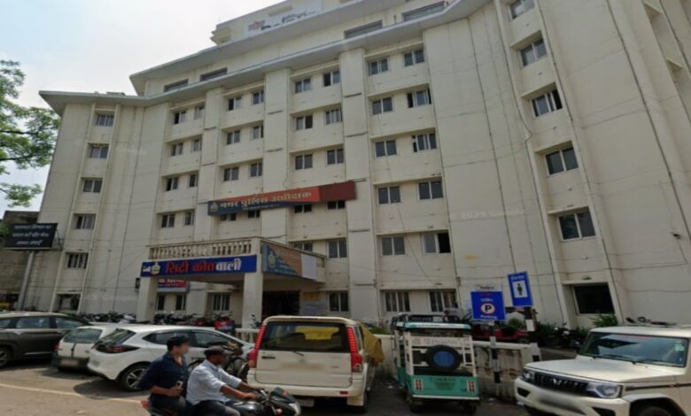 Theft from a jewelry shop in Raipur Sadar Bazaar.