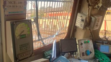 Stone pelting on the Rajdhani Express in Durg, engine's windshield cracked, major accident averted.