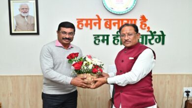 Newly appointed advisor R. Krishna Das paid a courtesy visit to CM Sai.