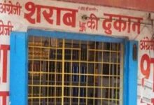 Suicide attempt at a liquor store; employee sets himself on fire.