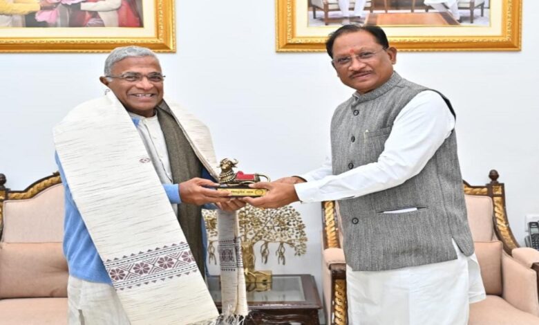 Rajya Sabha Deputy Chairman Harivansh paid courtesy call on CM Sai