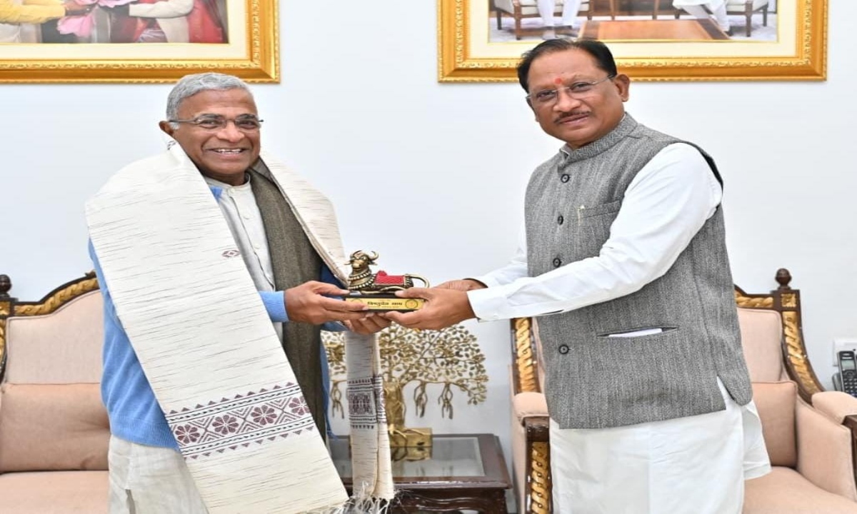 Rajya Sabha Deputy Chairman Harivansh paid courtesy call on CM Sai