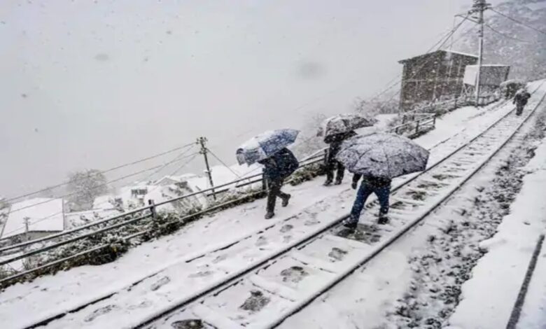 Temperatures dropped by 10° in Rajasthan, reaching minus 7°C in Mount Abu; the impact of rain and snowfall in North India is being felt.