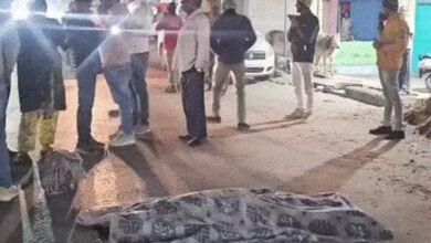 The wheels of a heavy truck ran over the young man's head, scattering his brain matter on the road; the police wrapped the fragments in a cloth and took them away.