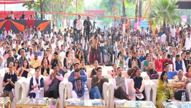 The Raipur Literature Festival featured Chhattisgarh poetry recitation, a literary stage adorned with folk language and emotions.