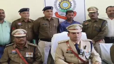 The boyfriend killed his girlfriend by crushing her with a stone.