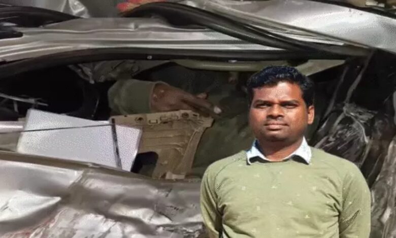 The car was crushed like a plastic bottle; the doctor died.