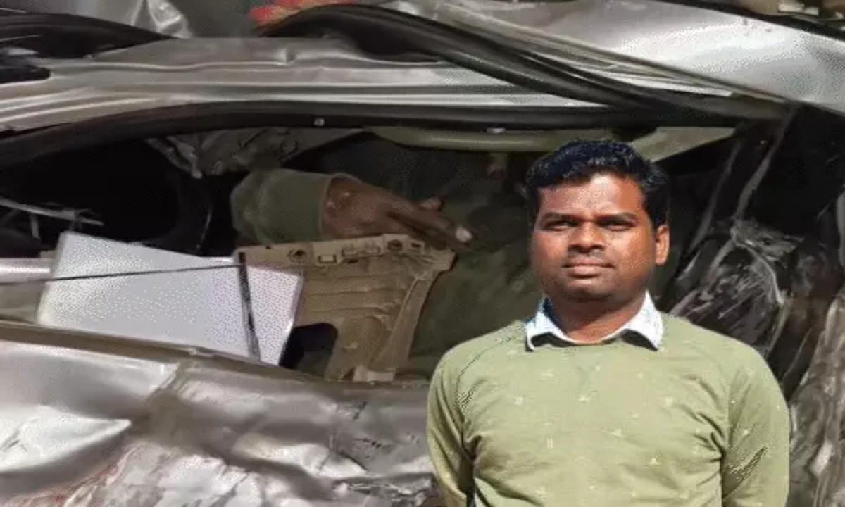 The car was crushed like a plastic bottle; the doctor died.