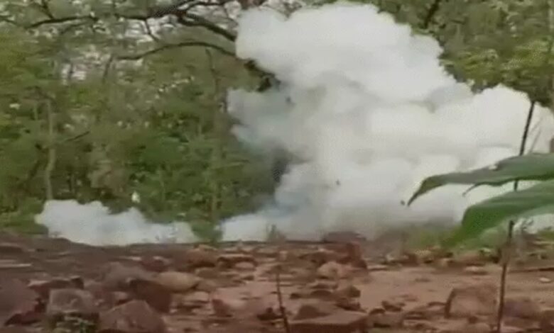 Six IED blasts on Karregutta hill... 11 soldiers injured.